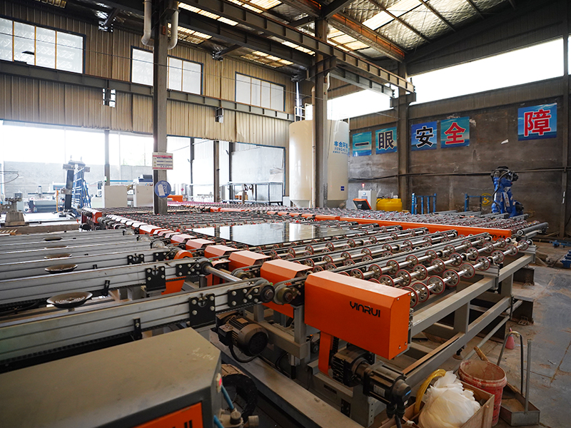 Высокоточное оборудование для резки и закалки стекла на производственной линии